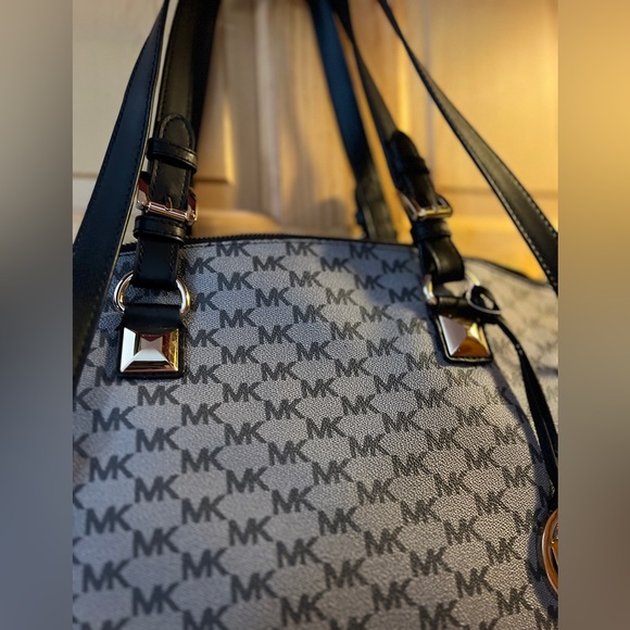 Michael kors MK logo monogram tote bag - Picture 6 of 8